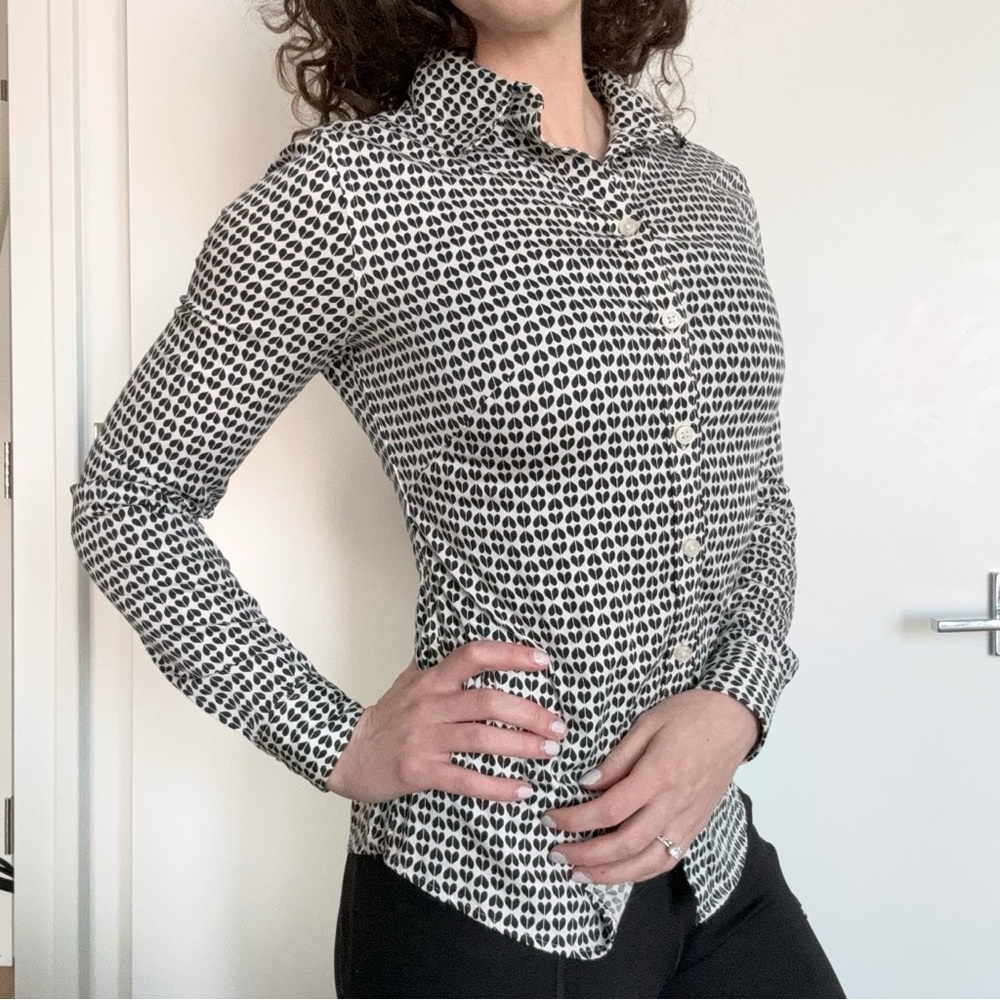 Banana Republic button up fitted blouse long sleeve black white pattern office 0